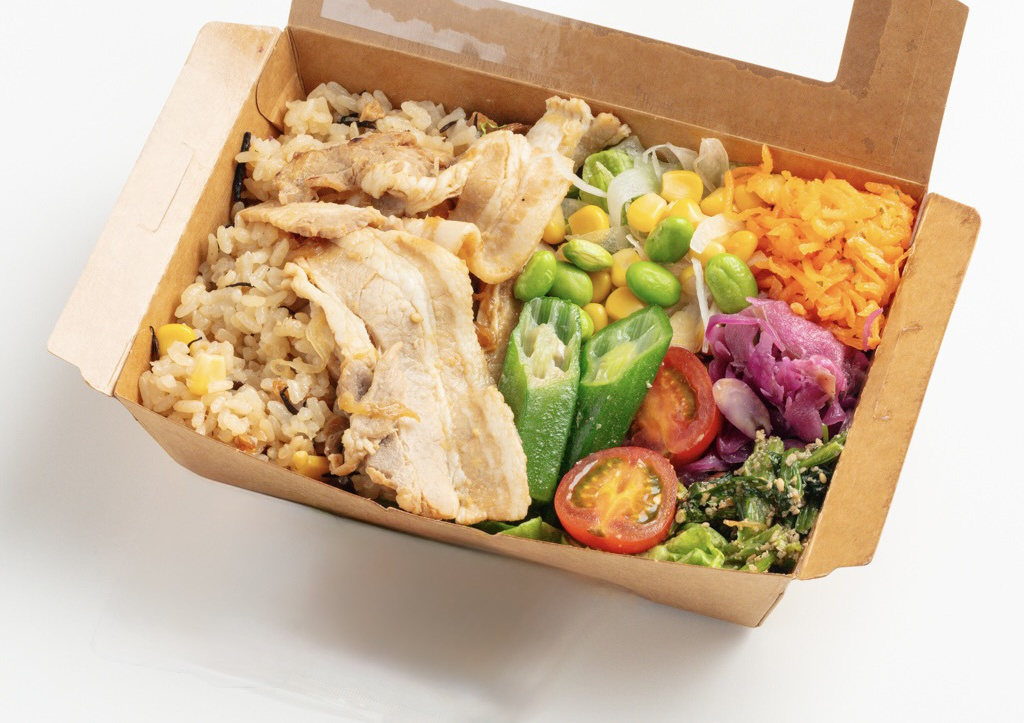 芹沢屋名物「特製炊き込みご飯とたっぷり野菜」のお弁当 豚バラ生姜焼き