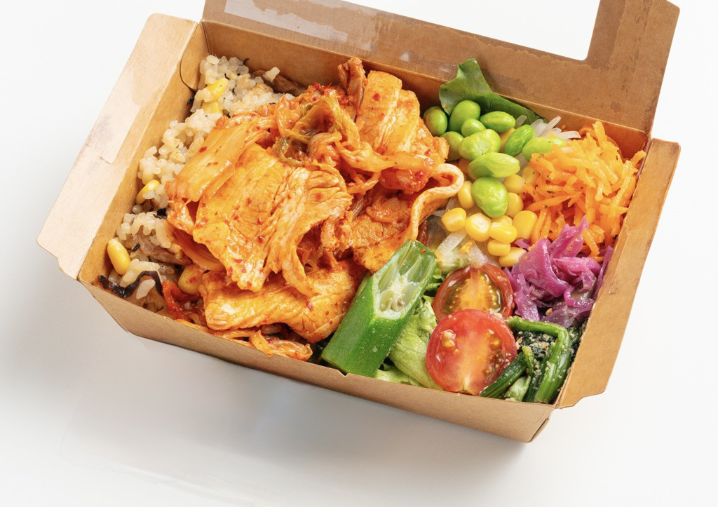 芹沢屋名物「特製炊き込みご飯とたっぷり野菜」のお弁当 豚キムチ